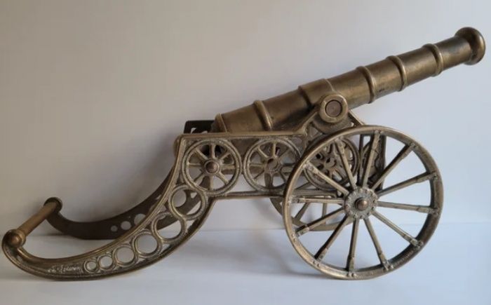 Tun decorativ din bronz, dimensiuni mari