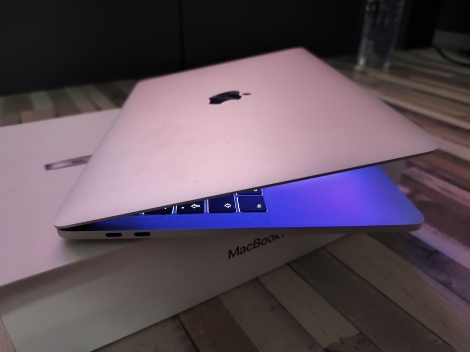 Apple MacBook Pro Retina Touchbar