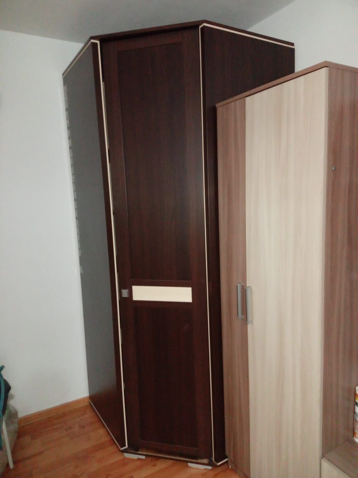 Продам угловой шкаф