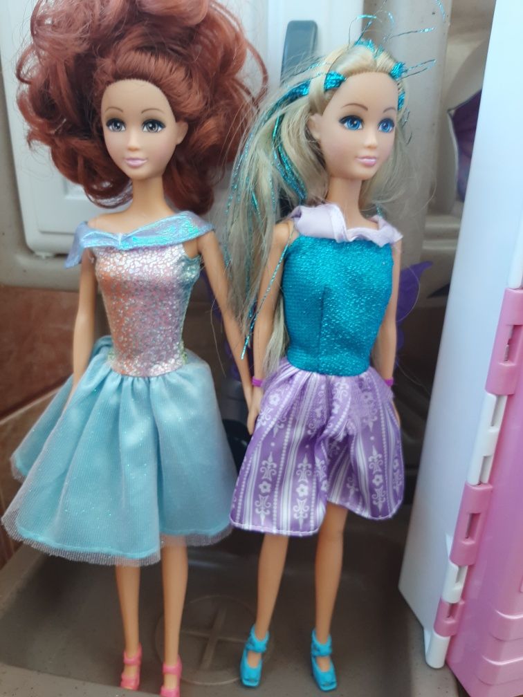 Dulap Barbie cu haine și accesorii + 2 papusi