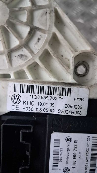 motoras macara dreapta VW Eos an 2009 cod 1K0959792R / 1Q0959702F