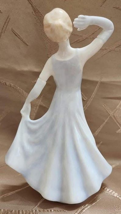 Фигура на дама Patricia Hargreaves
