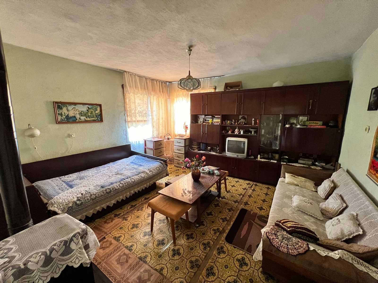 Home Depo продава къща в село Енина - Казанлък