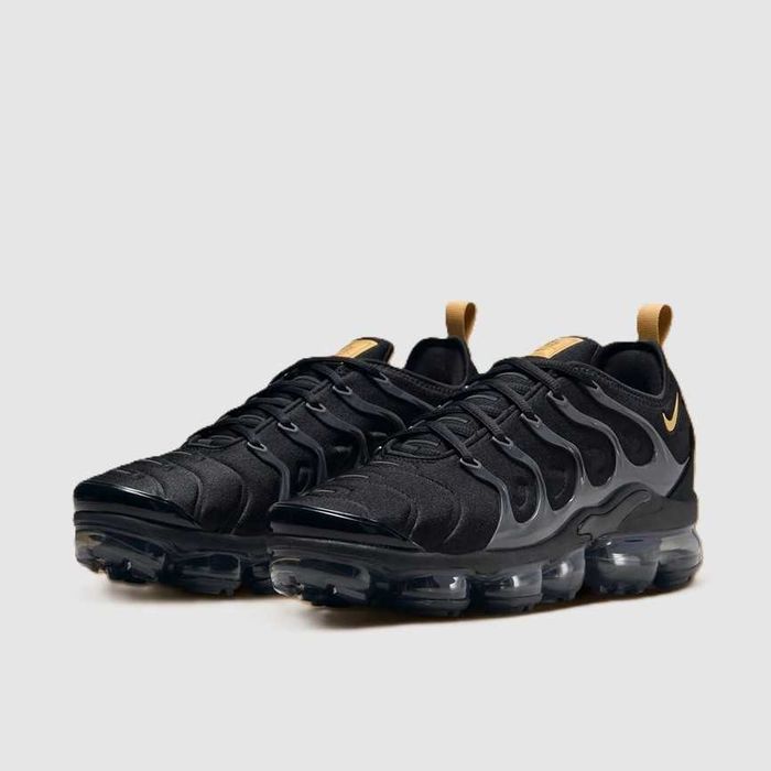 Vapormax Plus Negru-Auriu/Mărimi de la 36 la 43