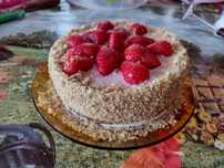 Приемам поръчки и приготвям здравословни и вкусни торти и веган храни