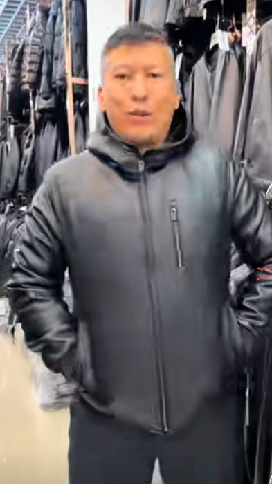 Продам новую куртку зима. Легкая внутри мягкий мех. Качество отличное.