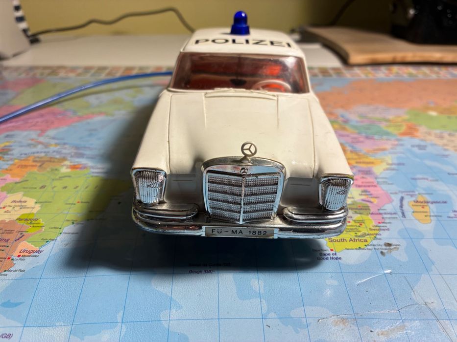 Mașinuța cu telecomandă