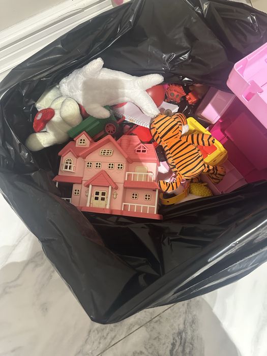 Игрушки,кухня,мягкие игрушки,коляска,корзинка,конструктор