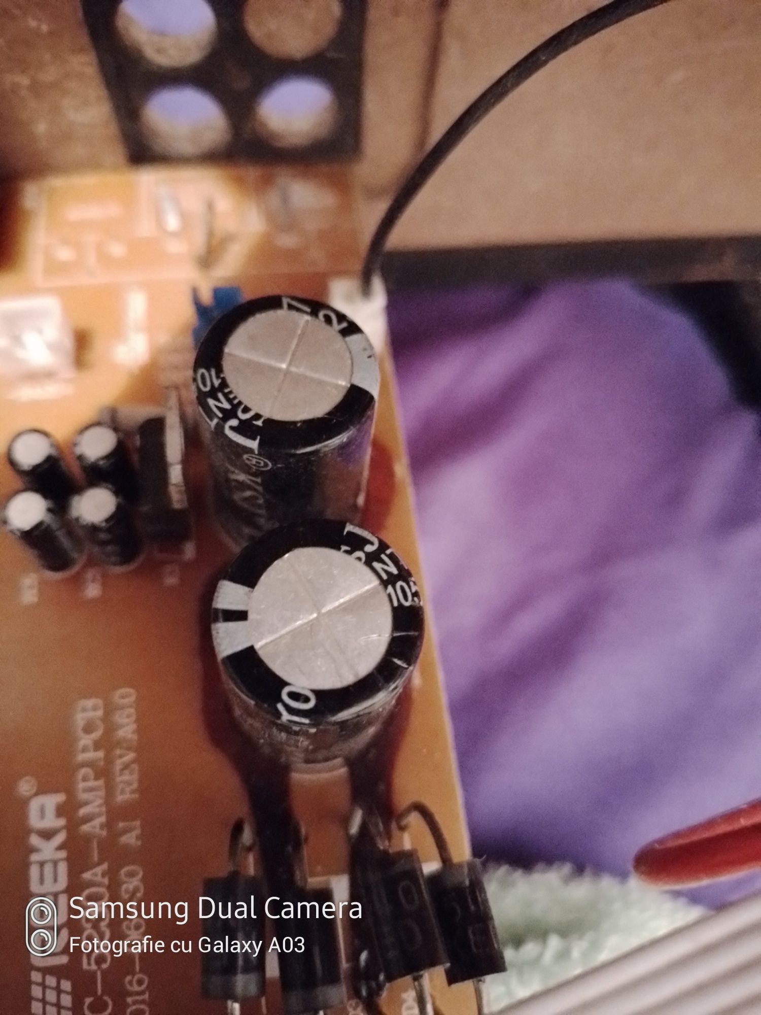 Vând subwoofer akay pentru piese