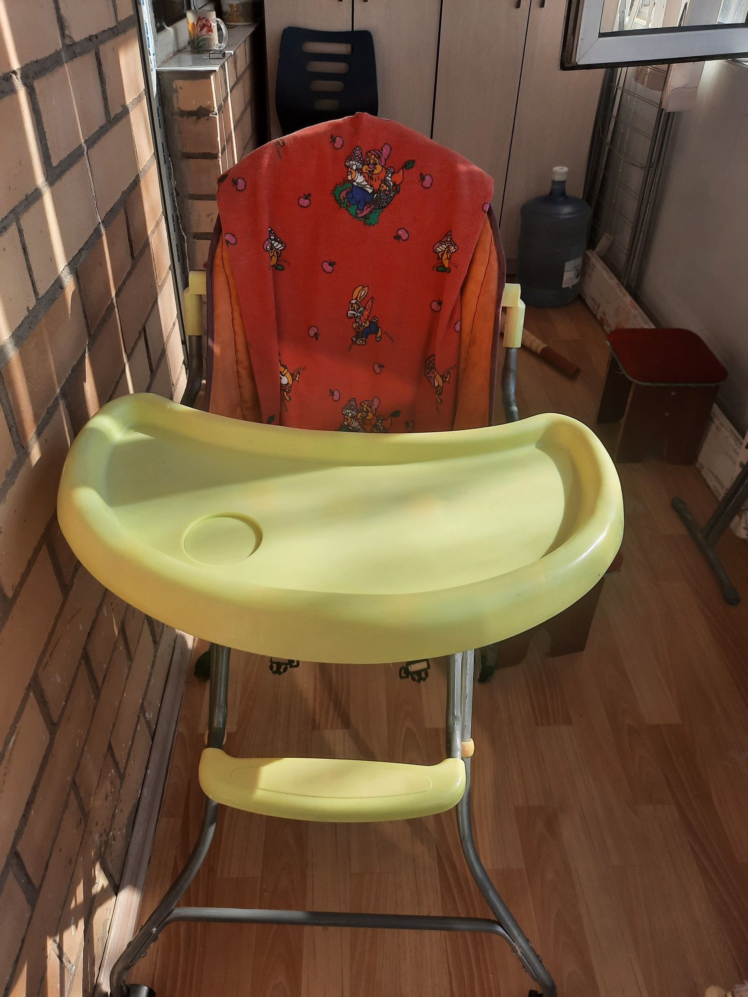 стол и стульчик для иалыша