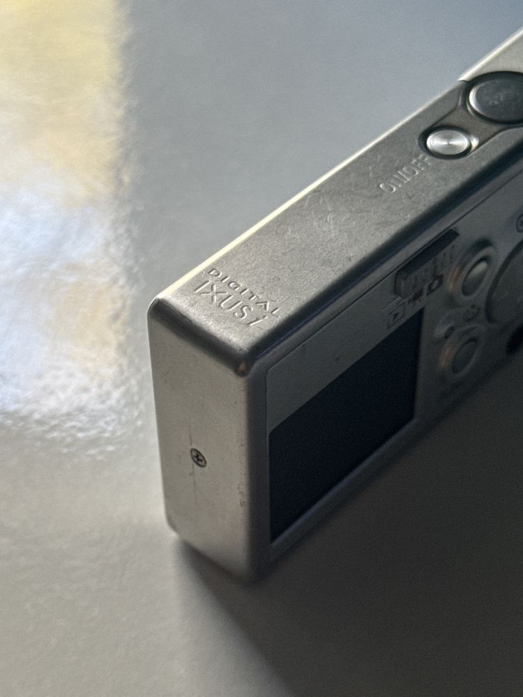 Canon PowerShot SD10 Digital ELPH Фотоапарат