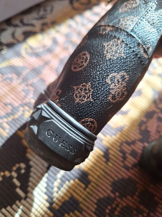 Оригинални обувки Guess без забележки