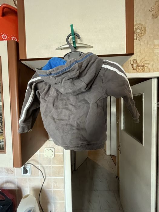 Продавам комплект детски връхни дрехи за момче (1–3 години / 80–98 см)