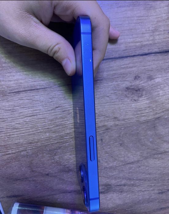 Vand iphone 13 albastru