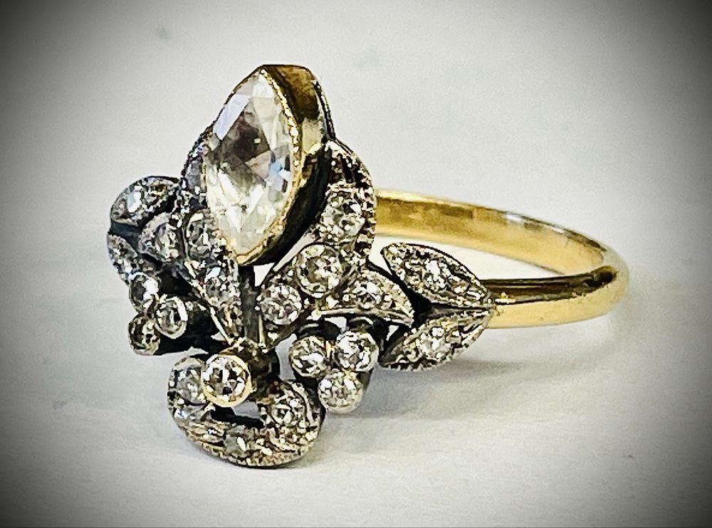 Inel aur 18k cu diamante.