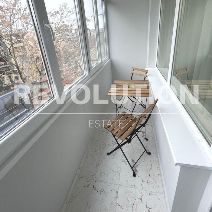 Дава се под наем Тристаен апартамент в Варна, Център - 110 кв.м за 1250 € - Снимка #9