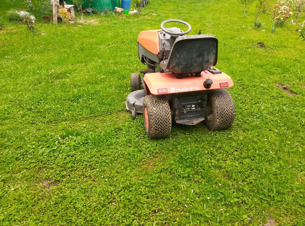 Vând tractoraș Husqvarna de 18 cp