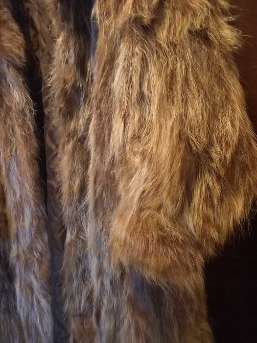 Дълго дамско кожено палто с естествен косъм от нутрия