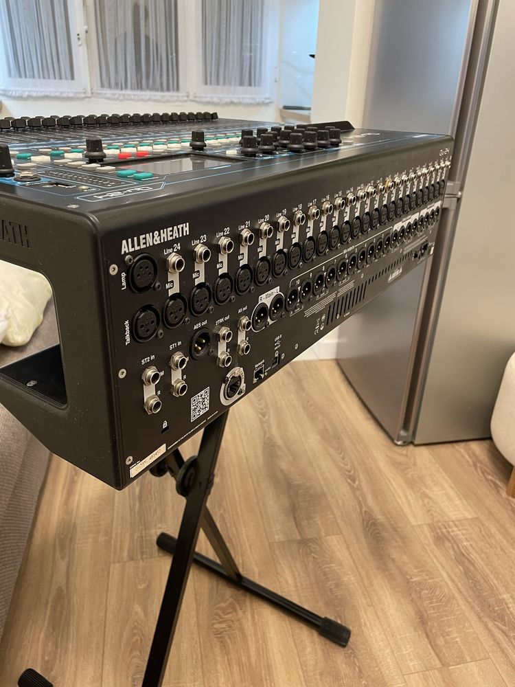 Микшерный пульт Allen Heath QU-24