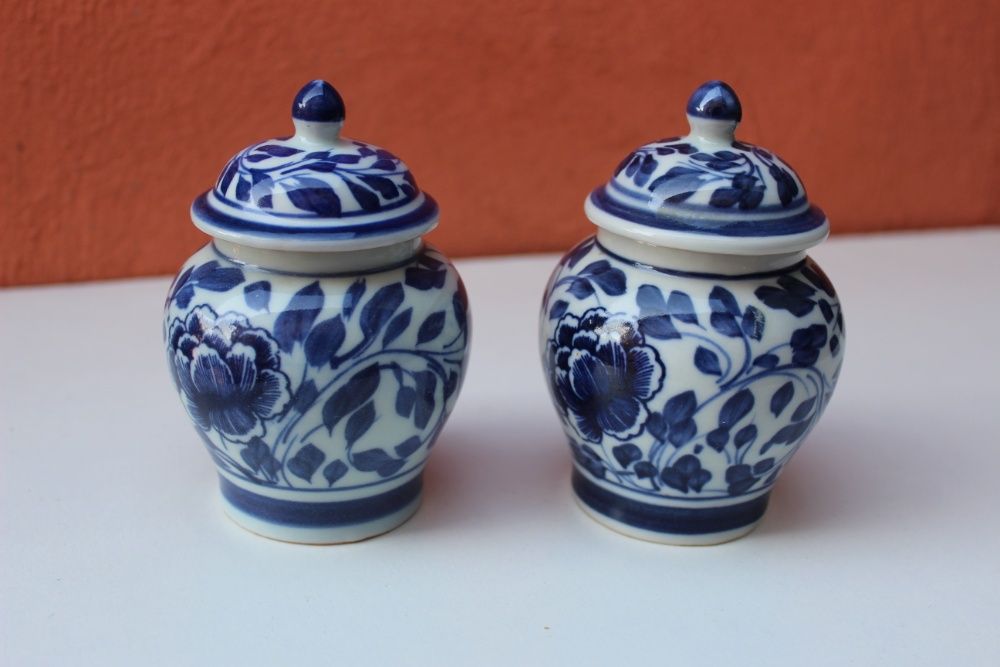 Set 2 boluri cu capac portelan CHINA, P.R.O.C., cca 1950, stil KANGXI