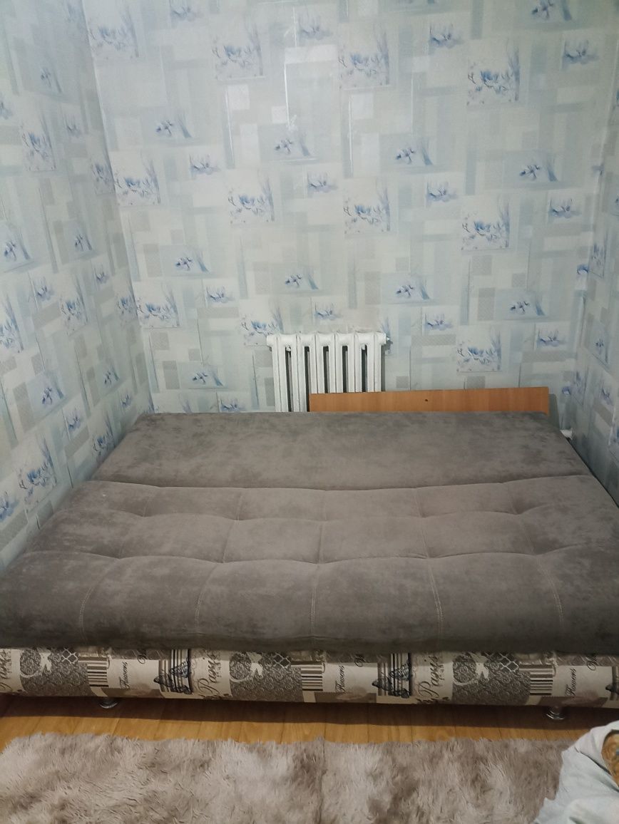 Продаётся диван 2-х спалка б/у пол года,в отличном сост