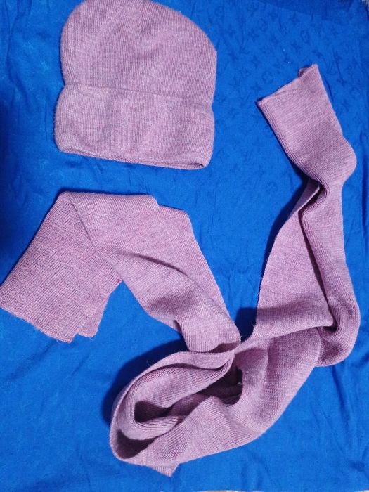 Продам комплект шапка/шарф