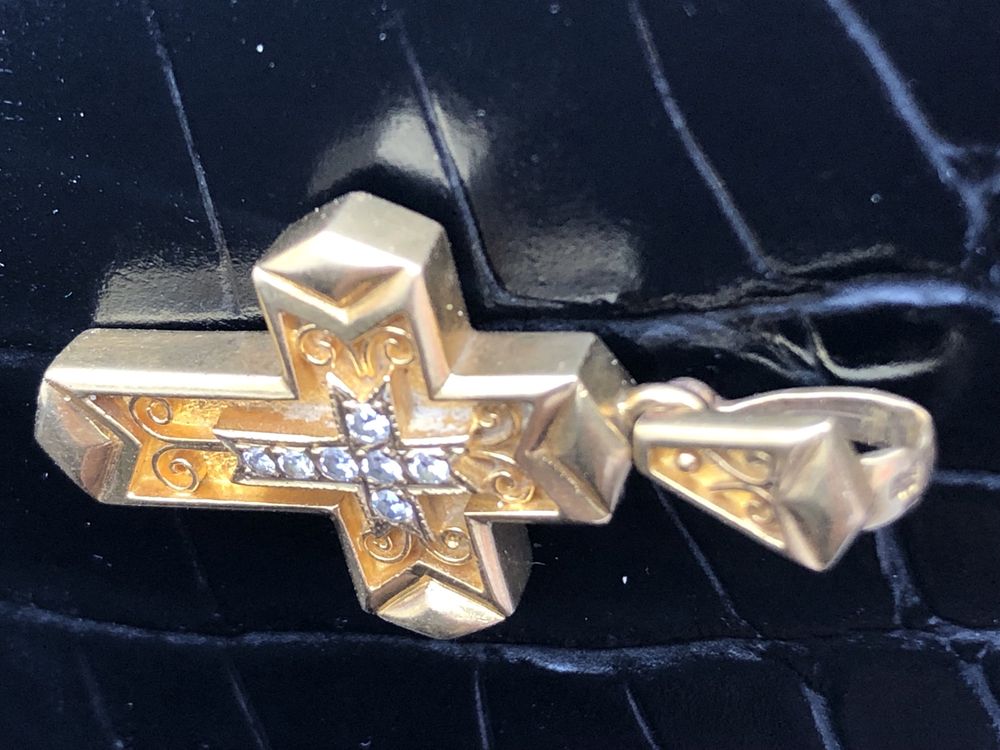 Уникален масивен златен кръст с диаманти
