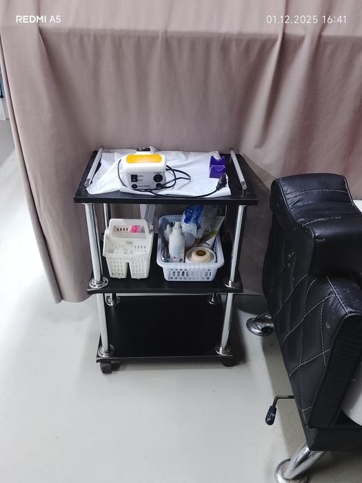 Маникюрный стол, парикмахерское кресло