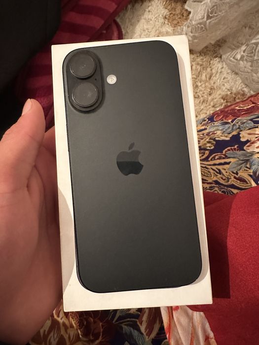 Айфон 16 128гб 11месяцов гарантия есть