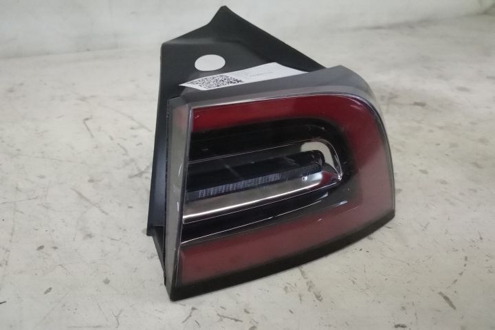 Стоп Десен Преден Оригинален Led В Добро Състояние Тесла / Tesla Model