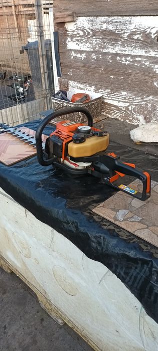 Vând drujbă gard viu