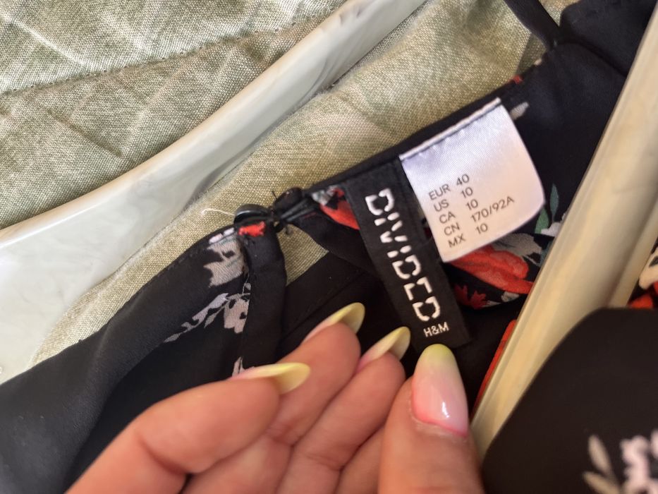 Рокля с изрязани рамене h&m