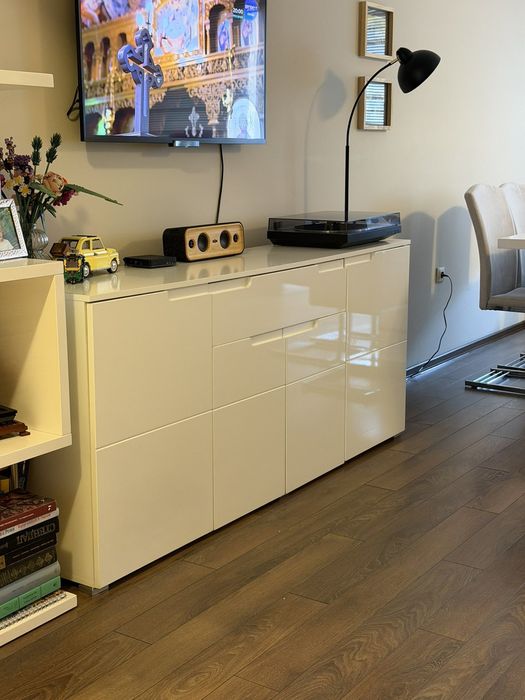 Мебели за дома и