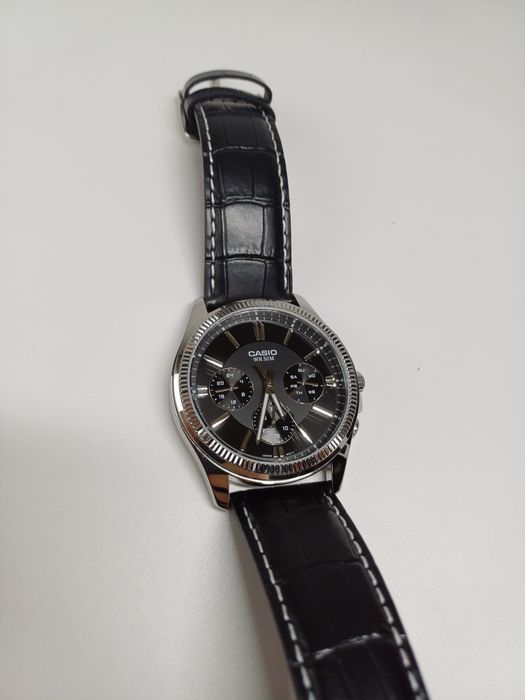 Часы Casio оригинал в отличном состоянии