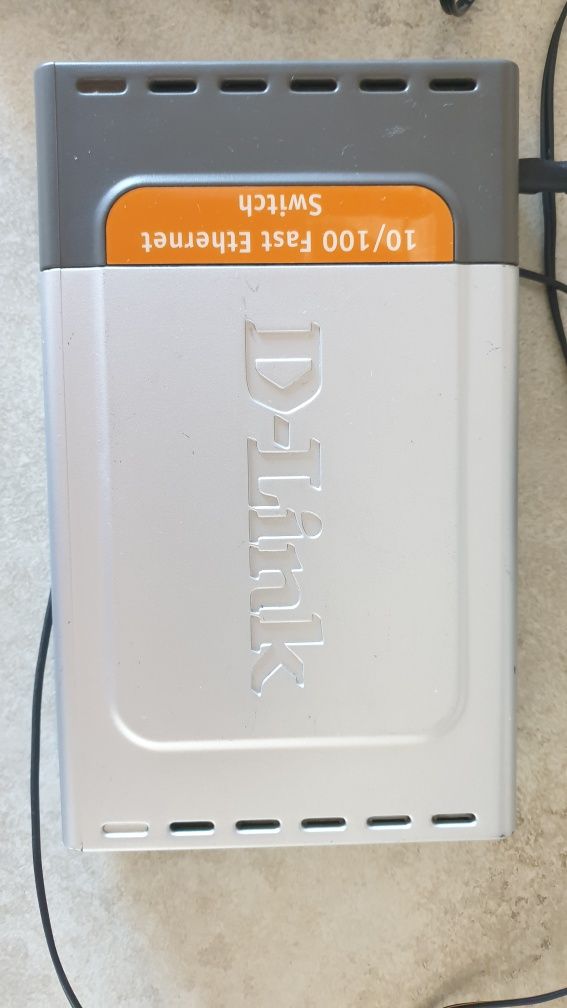 Router Wireless D-Link DI-524 +  D-Link Switch 8 porturi DES-1008D