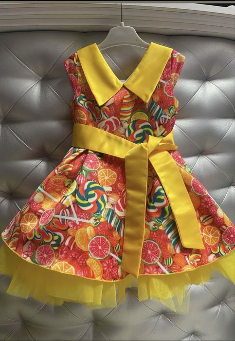 Продаю красивое платье на рост 128