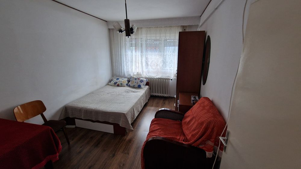 Închiriez apartament renovat 2 camere decomandate