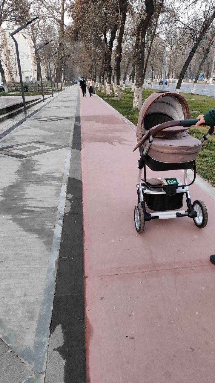 Коляска три в одном люлька,прогулочная,и автокресло