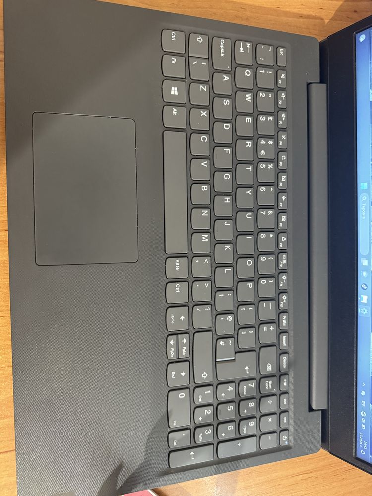 Lenovo V15-ADA AMD