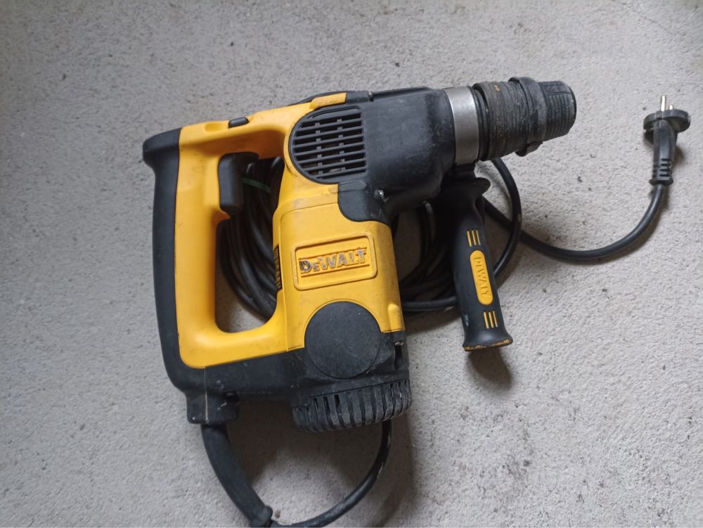 D25304, cu 3 functii (drill,percutie & combinate), original-DeWALT.