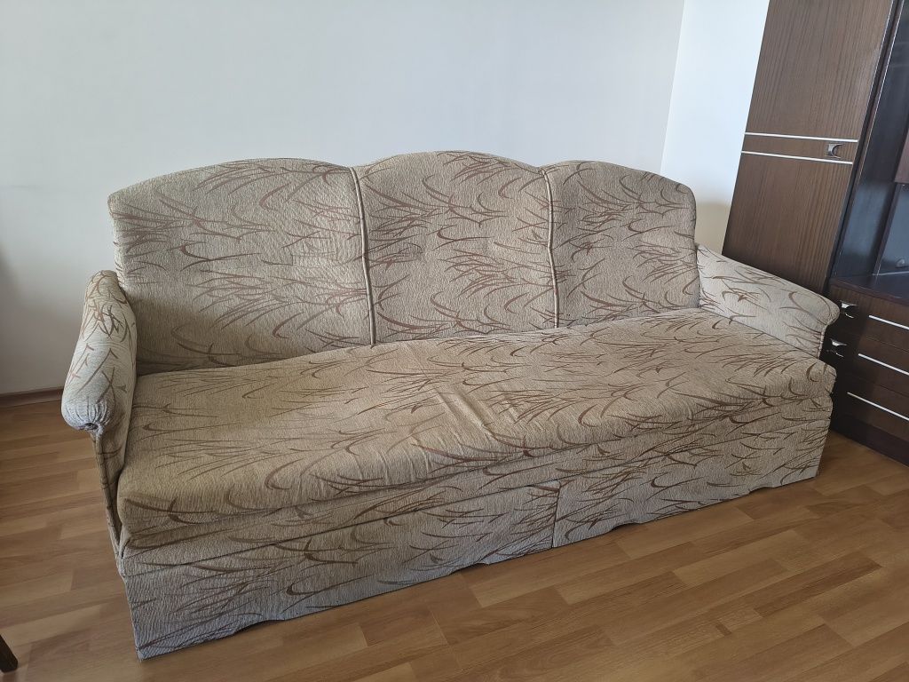 Разтегателен диван