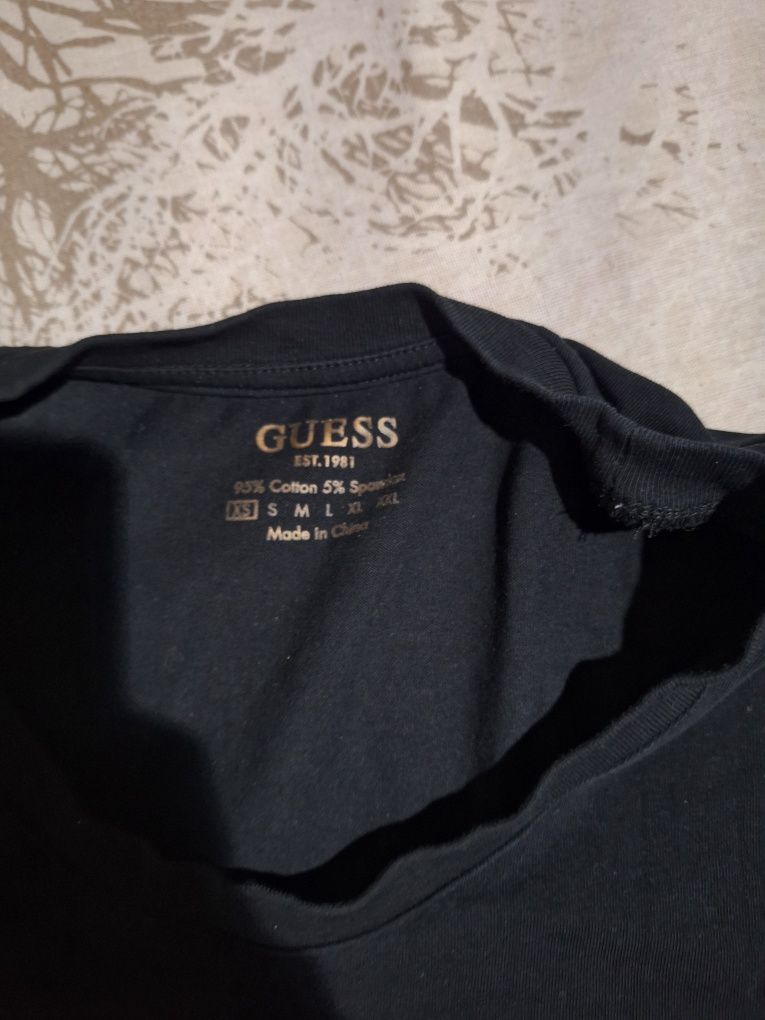Пролетна фанела на guess Нова е