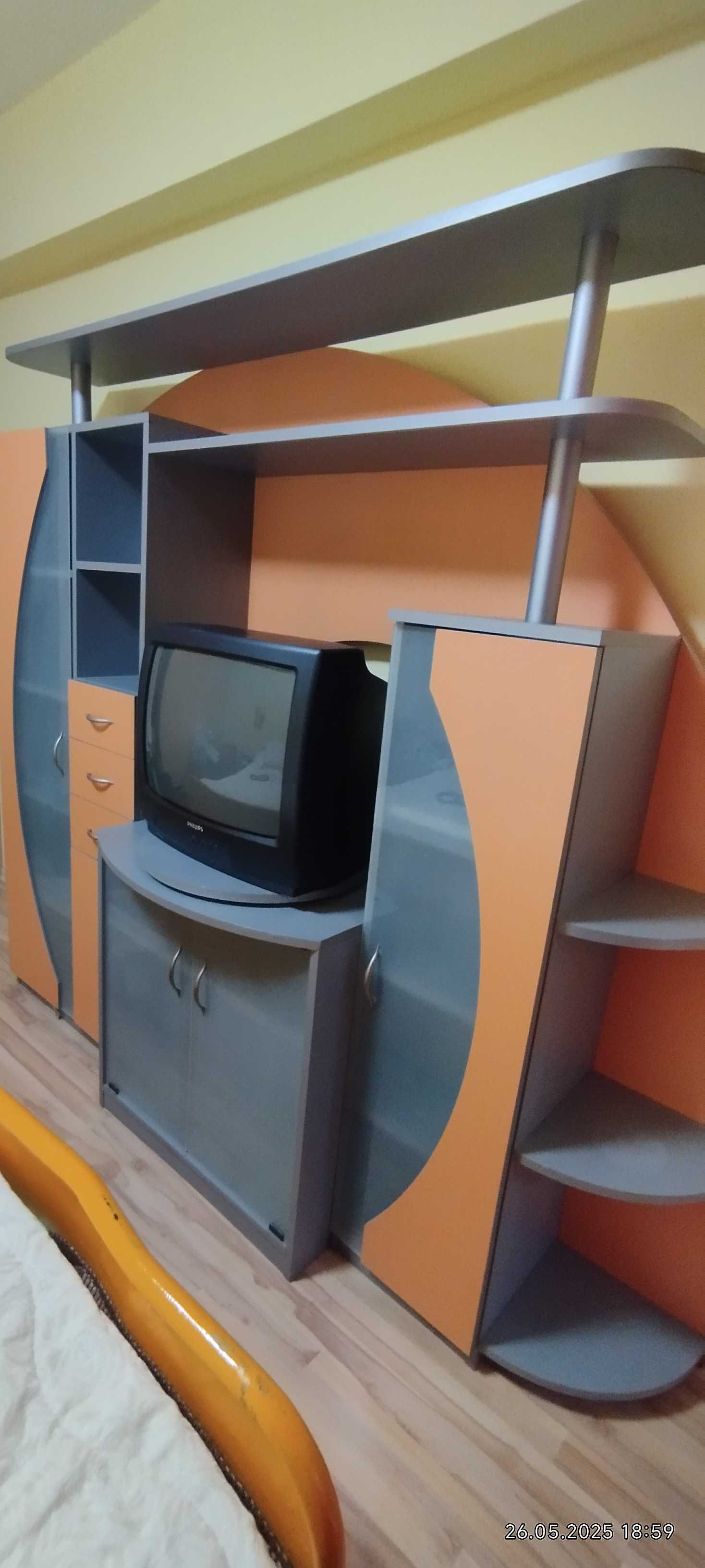 Продавам холна секция