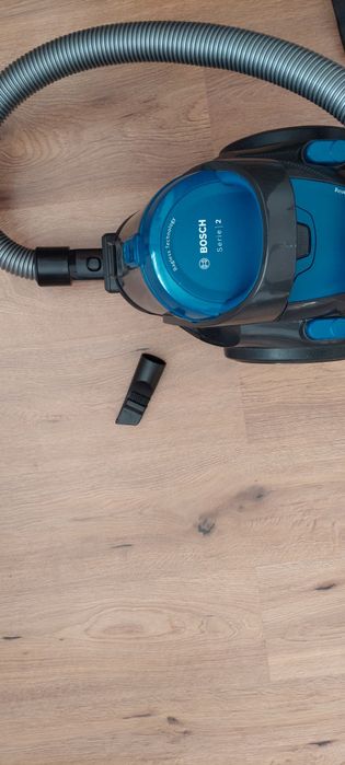 Aspirator Bosh (fără sac, 1.5l 700w)