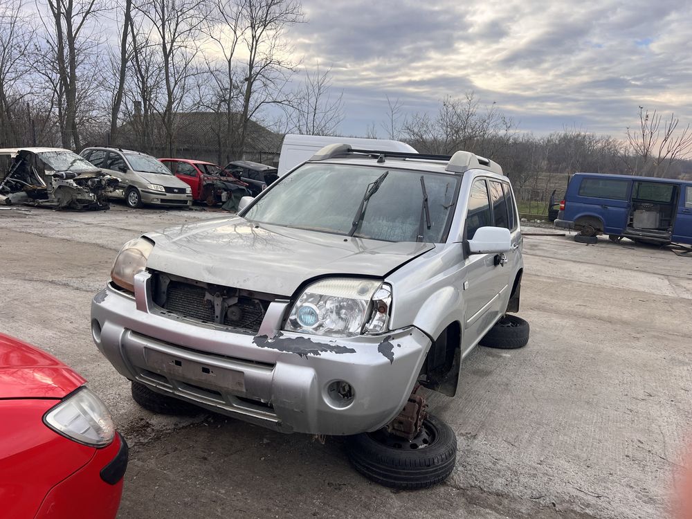 Dezmembrez Nissan X-trail 2.2dci