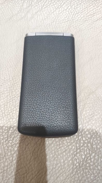 Смартфон със тъч скрийни и копчета модел LG Wine smart