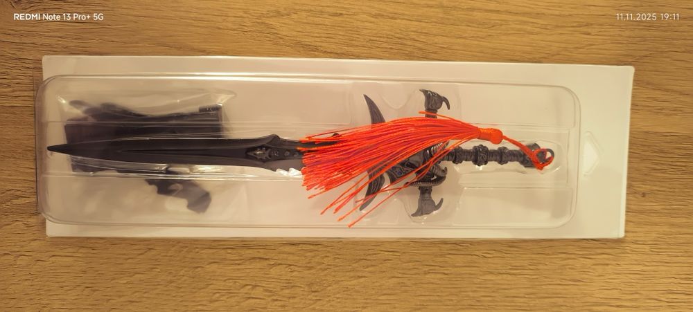 Warcraft - Frostmourne Letter Opener, ediție de colecție. 
with Stand