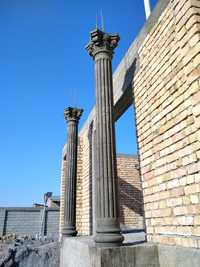 Римский.  колонна