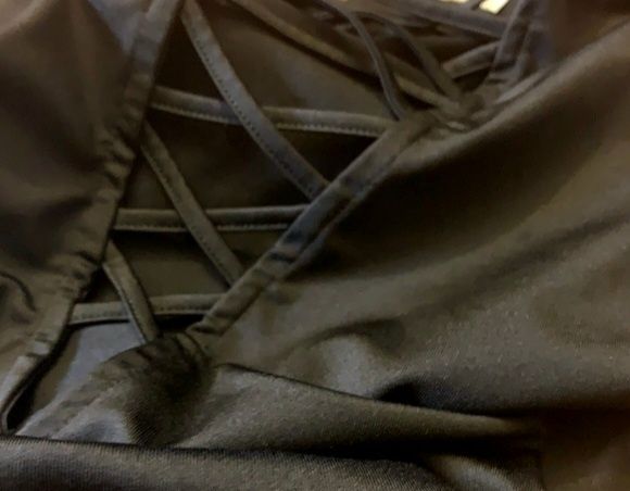 Bluză damă neagră decolteu adânc în V cu șnur mărimea S H&M DIVIDED