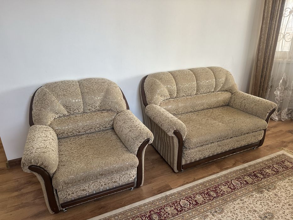 Срочно Продаю диван с 2 креслами в хорошем состоянии